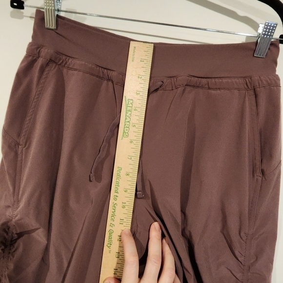 Athleta Attitude Pant Volcanic Violet Stretch Lightweight Wicking Workout Pant 4 - Picture 9 of 10